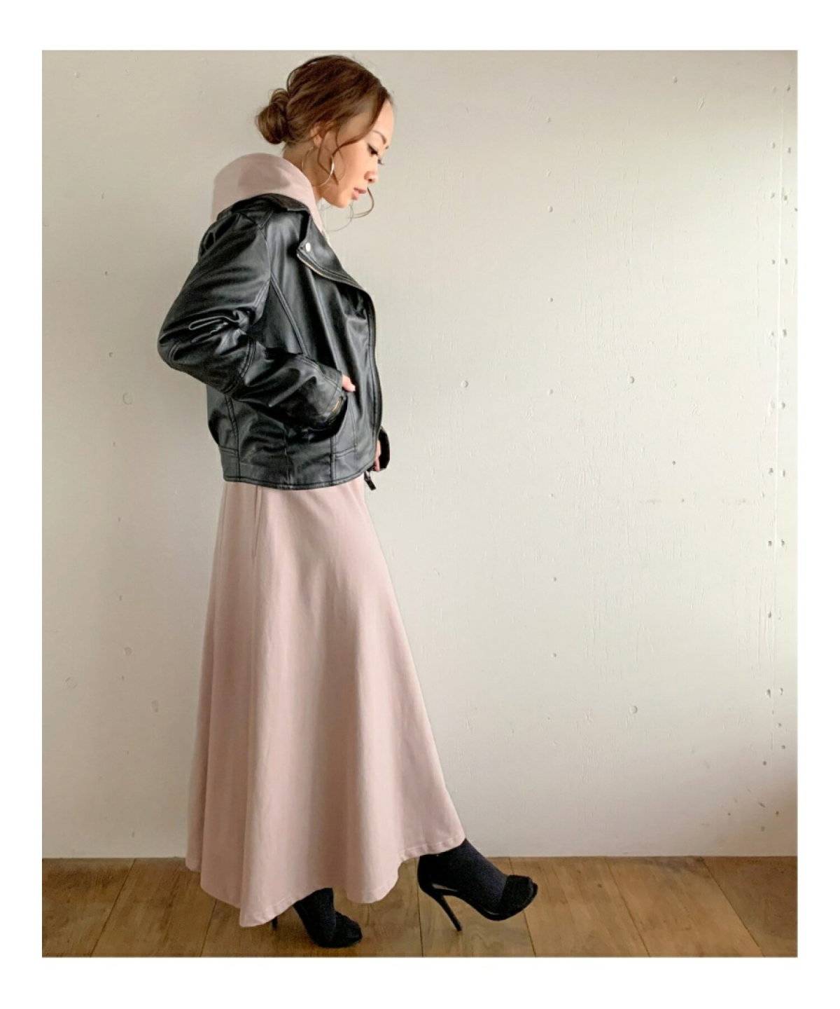 ライダースを着た女性