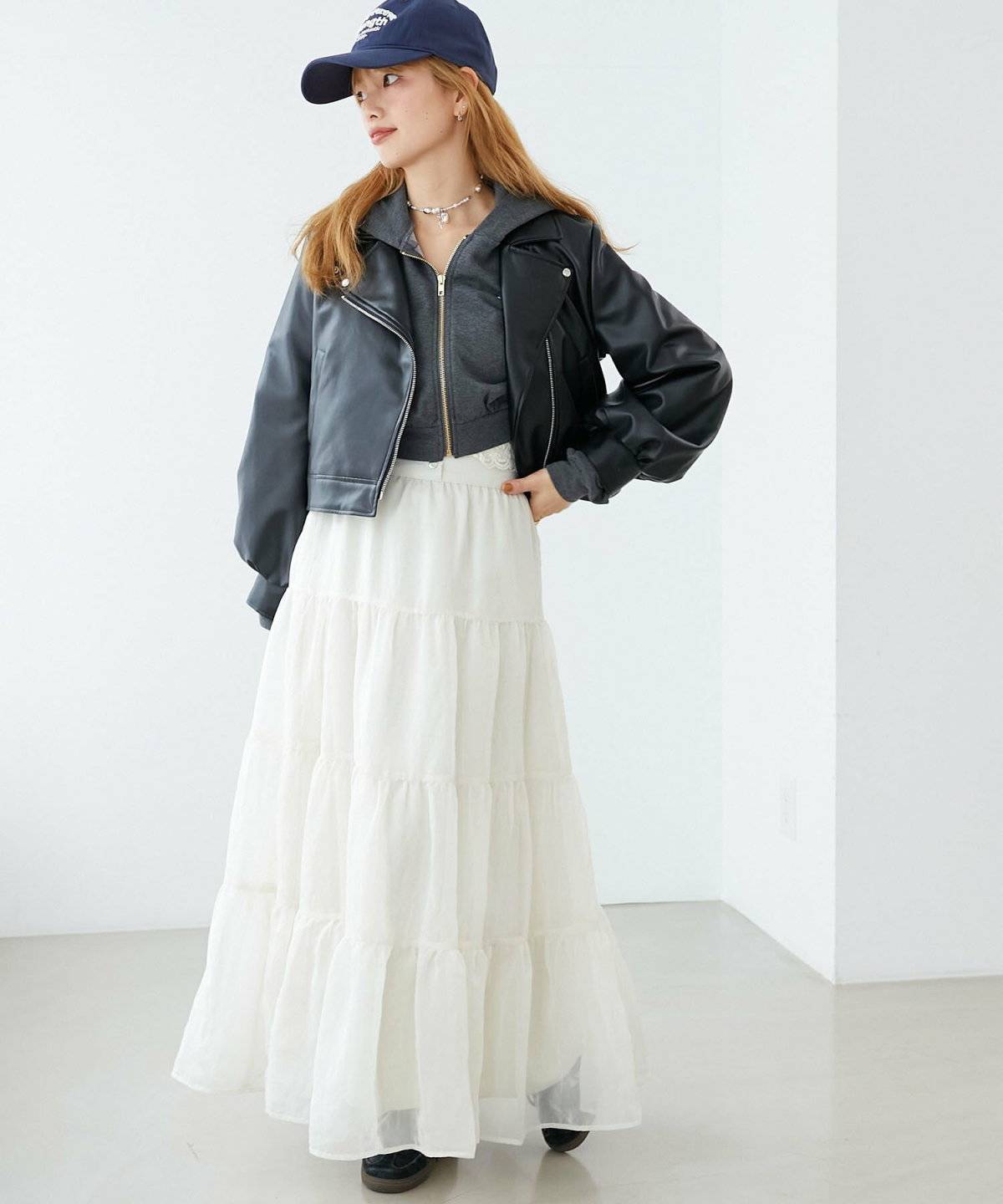 ライダースを着た女性