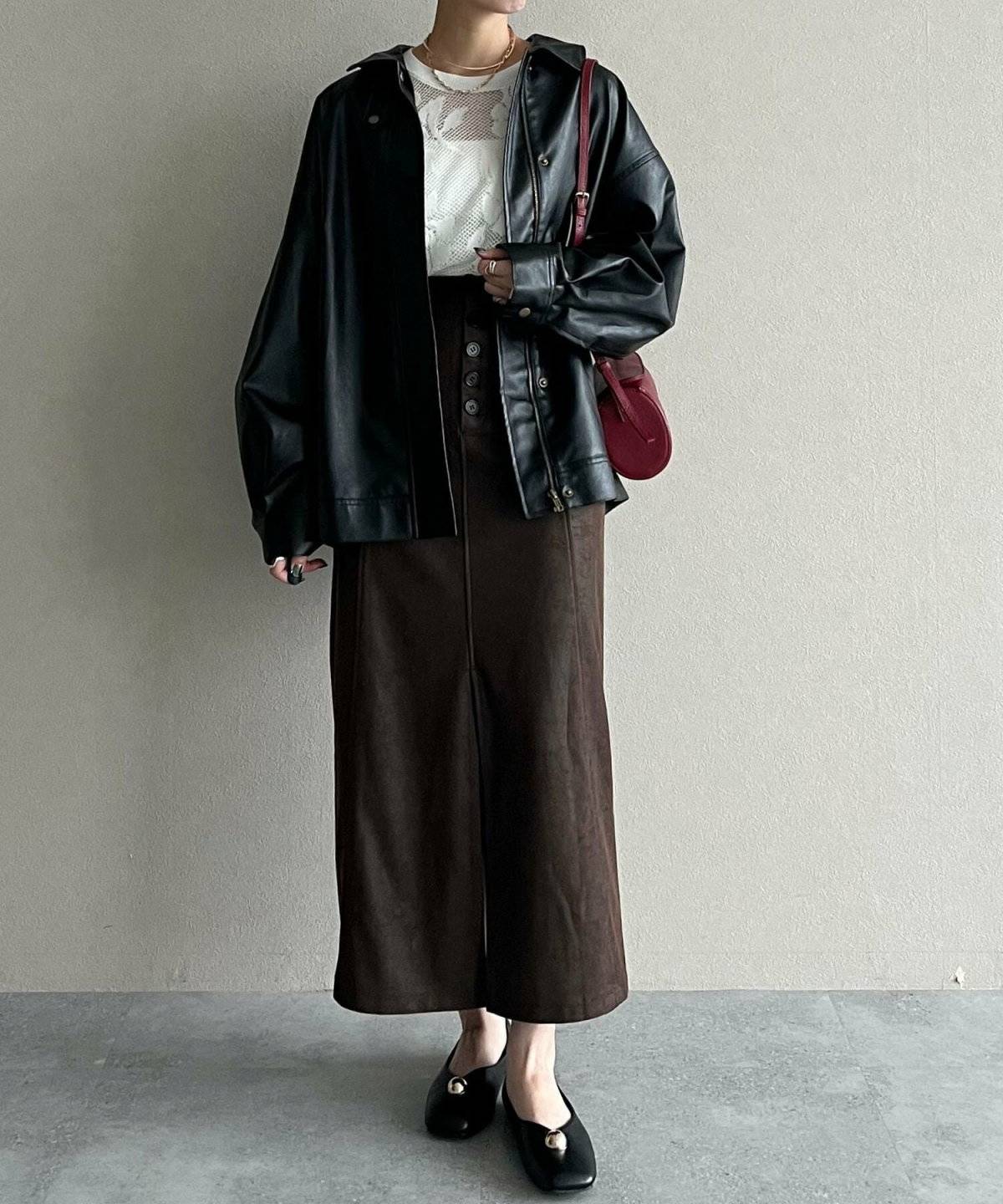 ライダースを着た女性