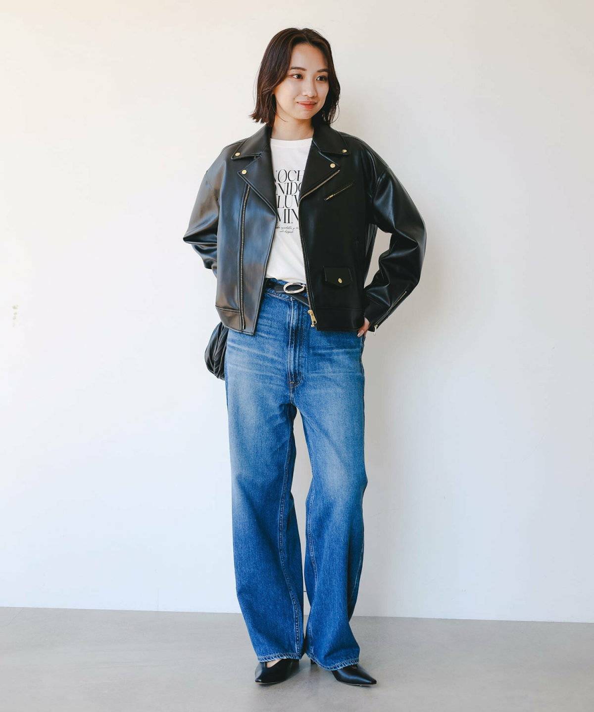 ライダースを着た女性