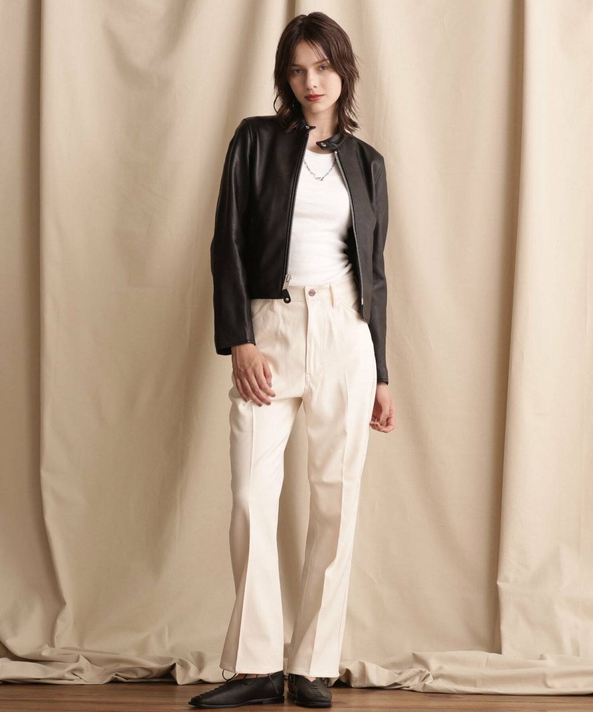 ライダースを着た女性