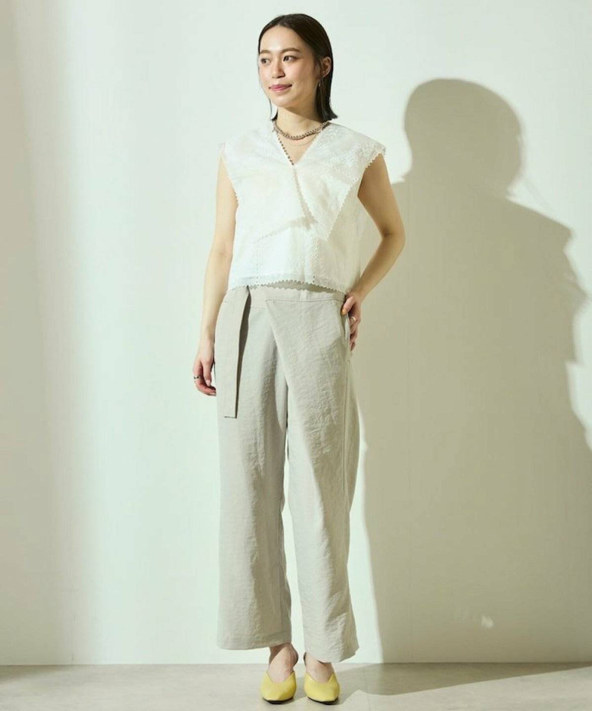 夏コーデの女性