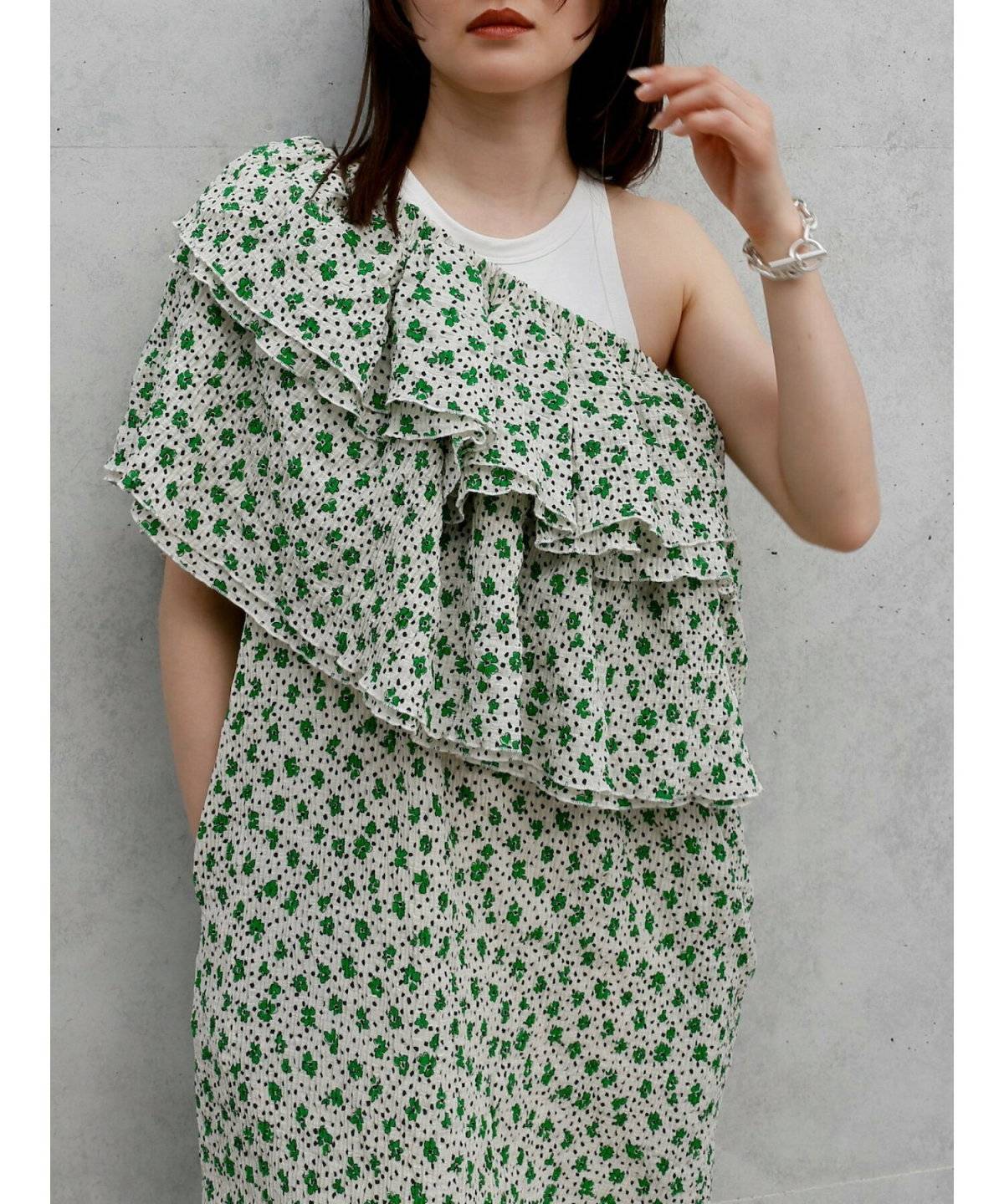 夏コーデの女性