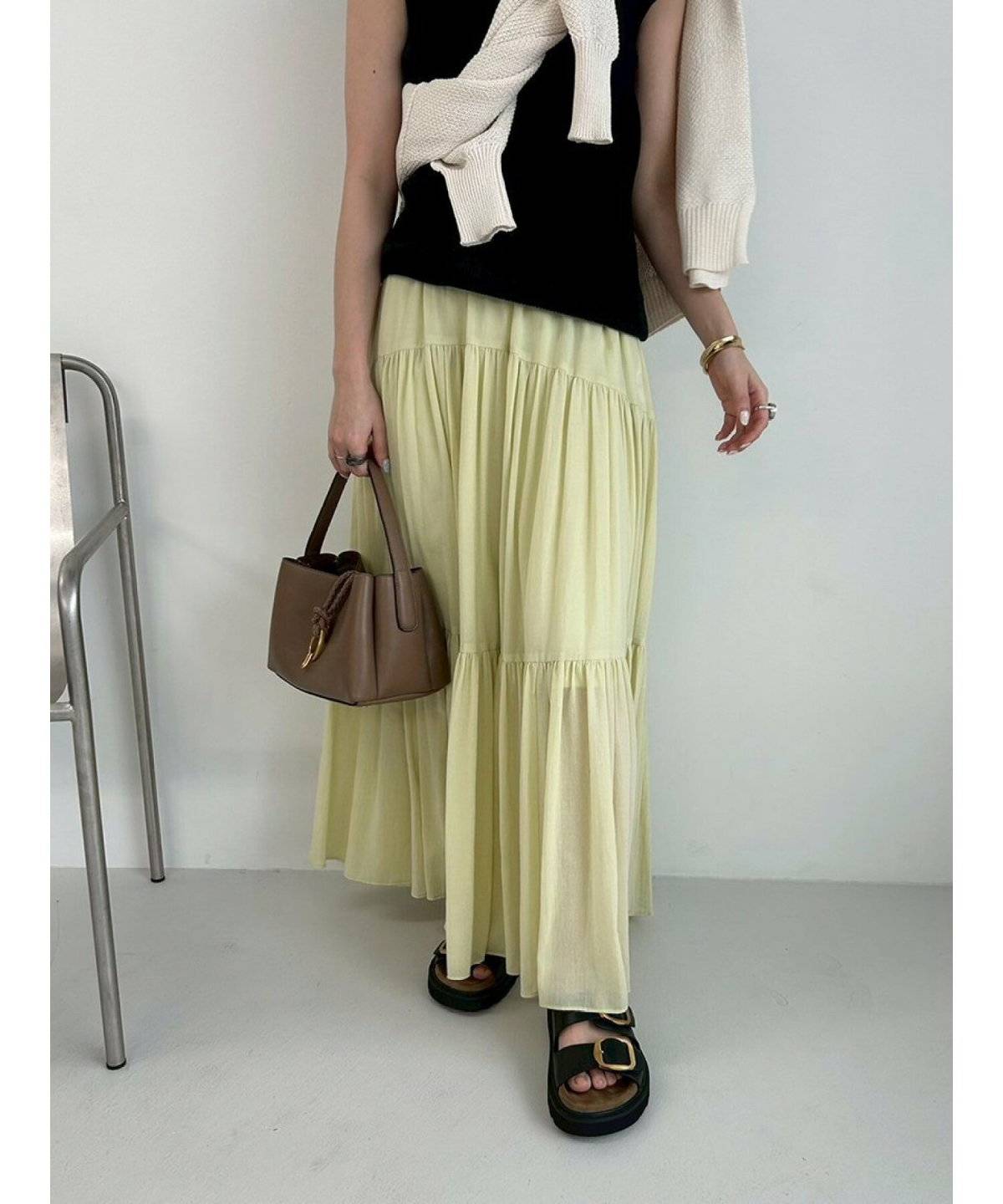 夏コーデの女性