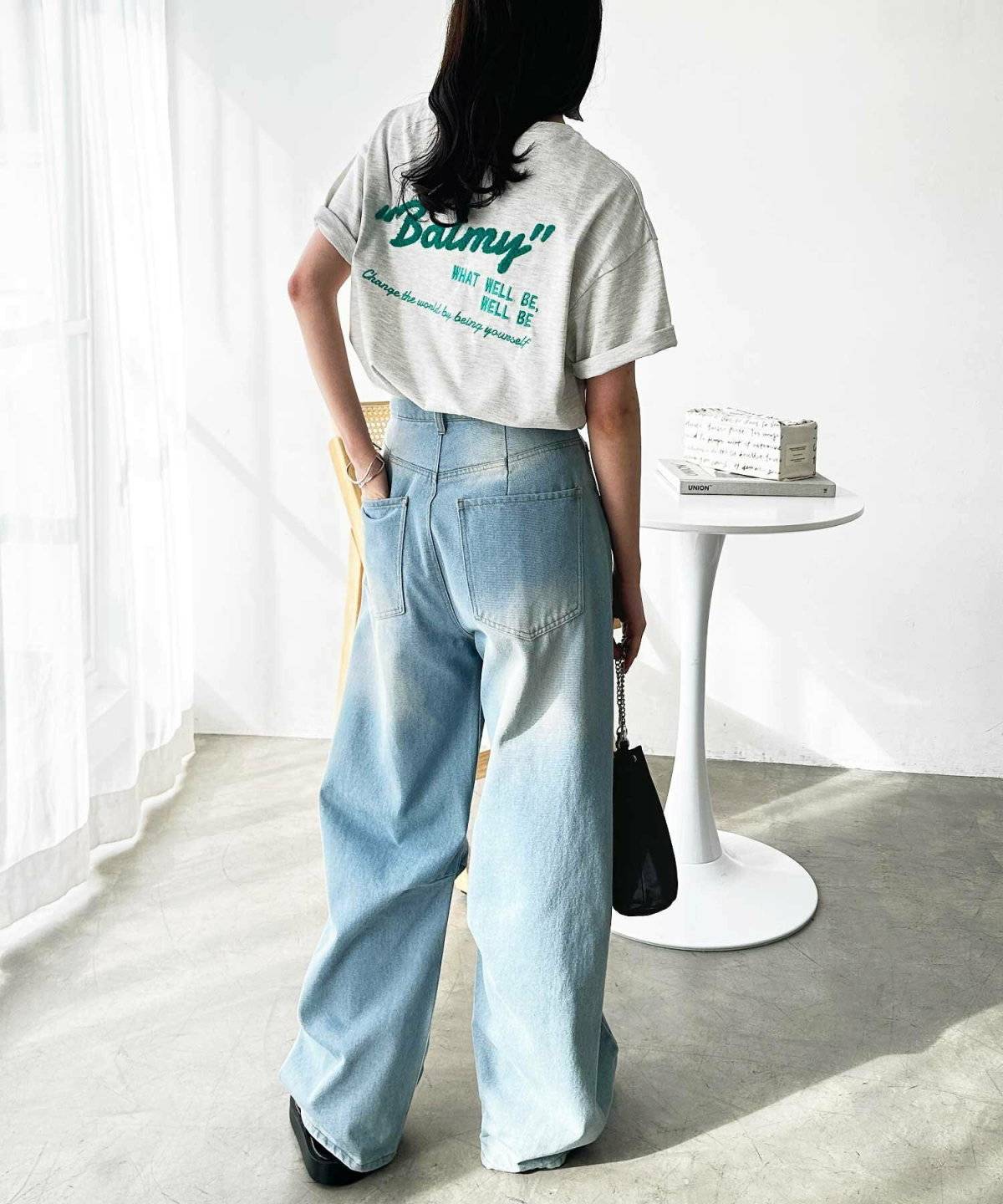 夏コーデの女性