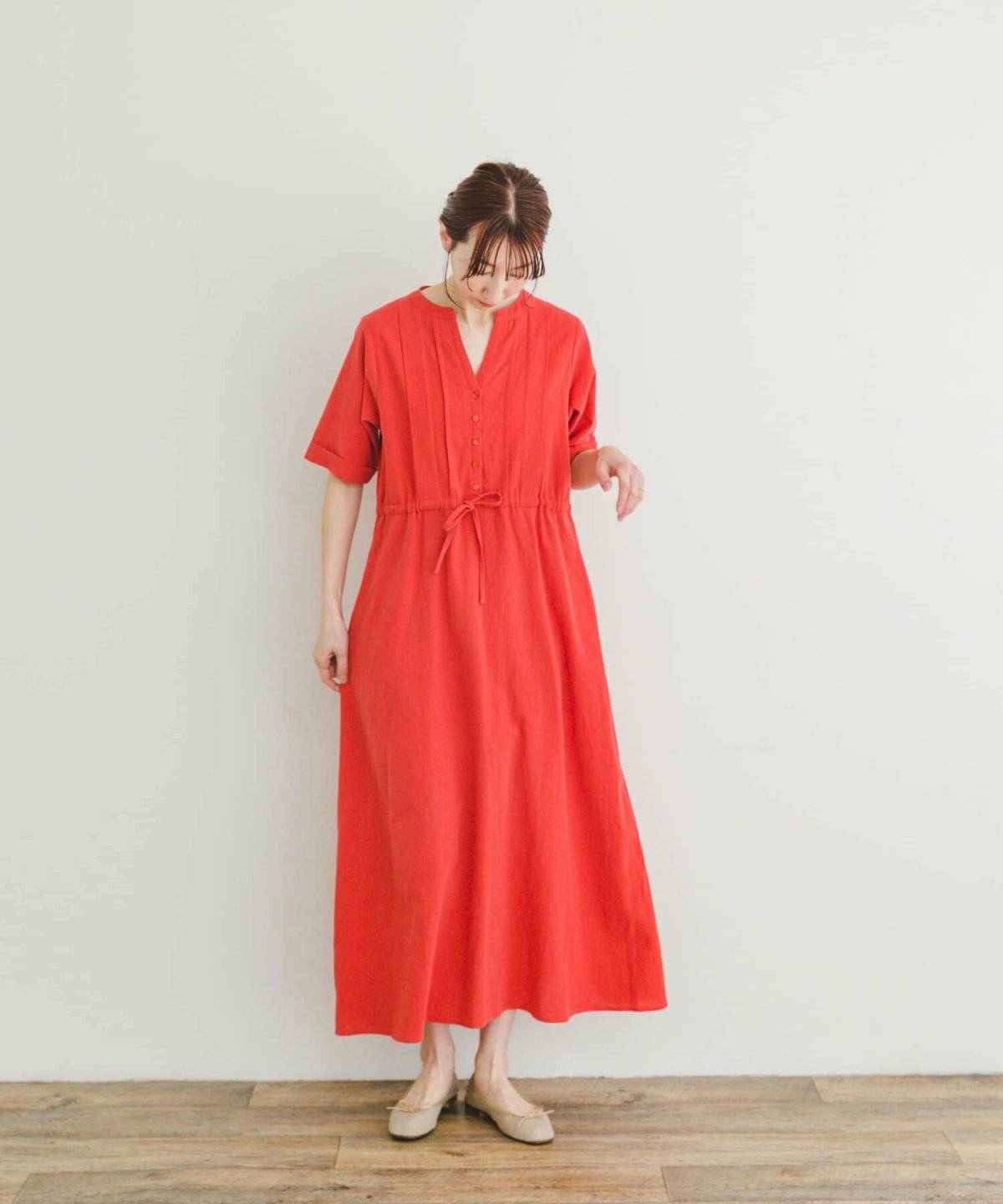 夏コーデの女性