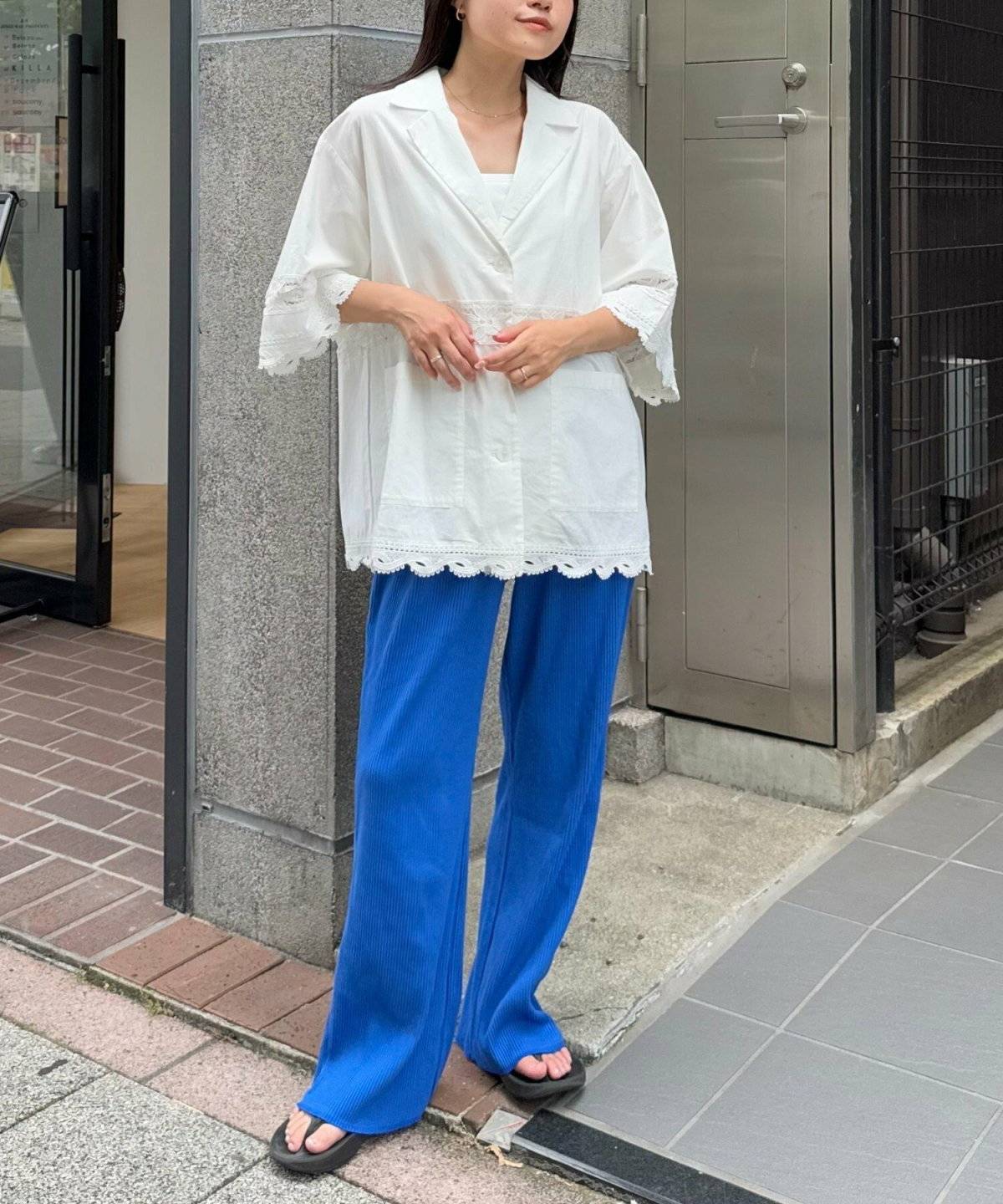 夏コーデの女性