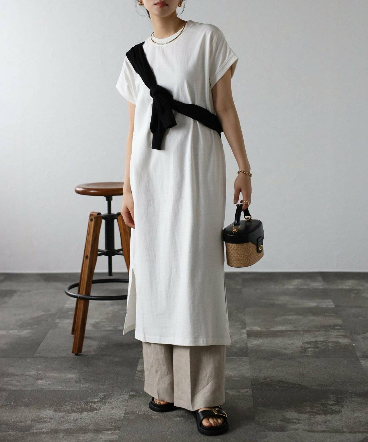 夏コーデの女性