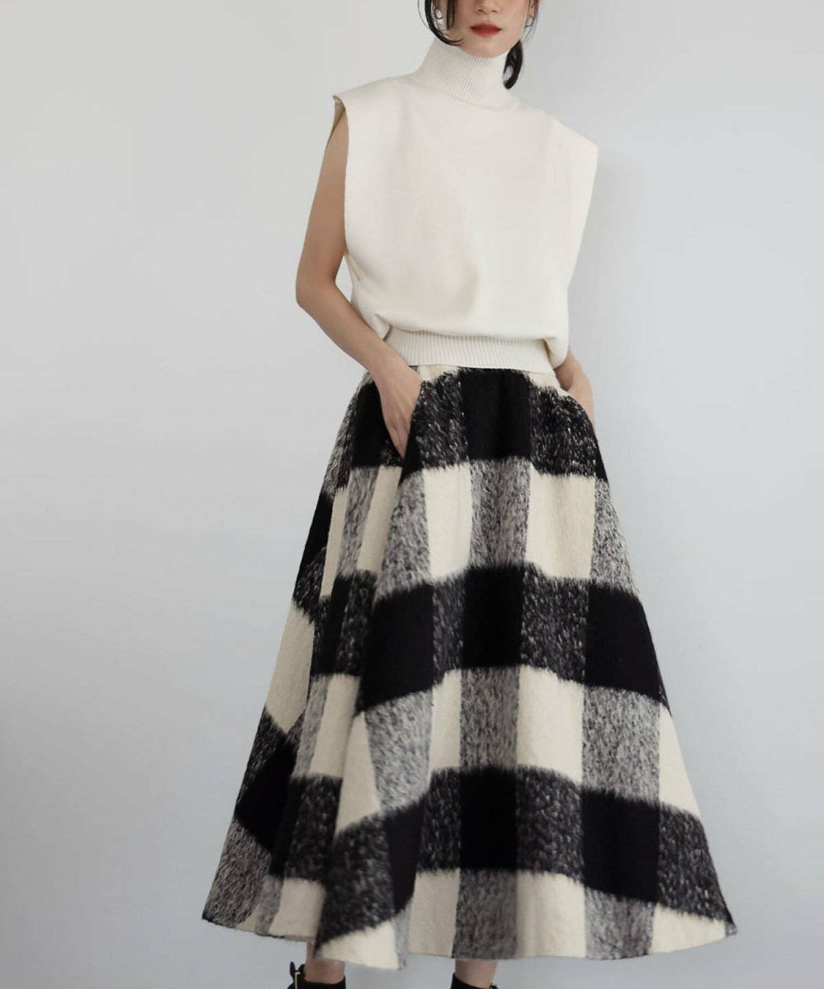 スカートコーデの女性