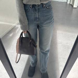 脚がすらっと見える抜け感デニム。ラフで上品「ohotoro New Berlin Jeans」コーデ