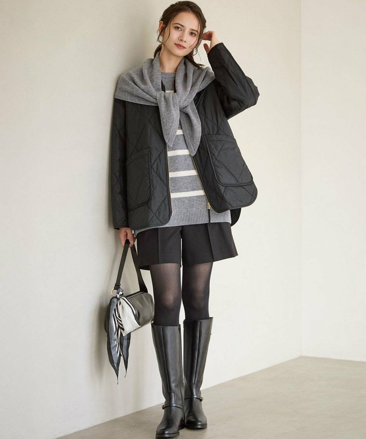 ショートパンツを合わせた女性