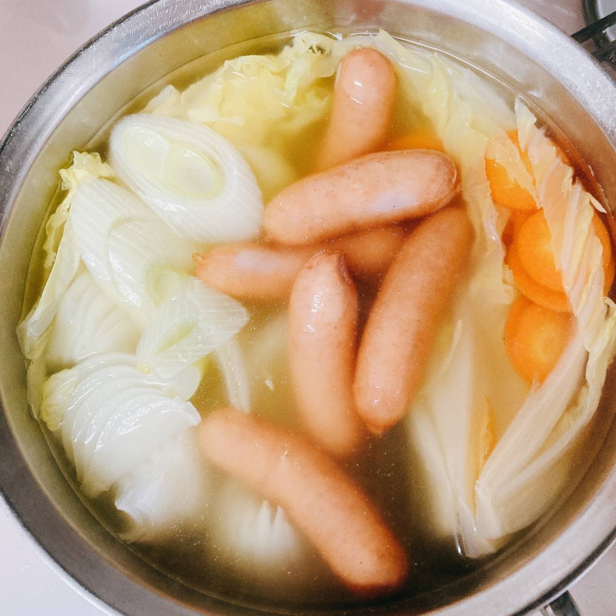 JAグループ公式の「熱々白菜と長ねぎとフランクフルトのポトフー♪」のレシピ