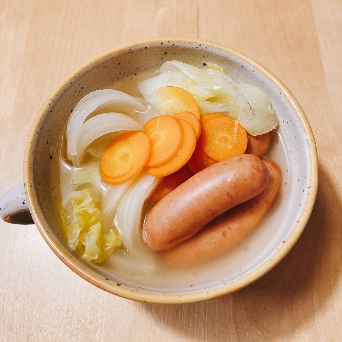 JAグループ公式の「熱々白菜と長ねぎとフランクフルトのポトフー♪」のレシピ