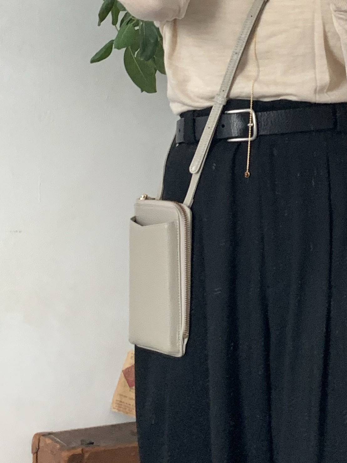 本革スマホショルダー(L字型ファスナー)