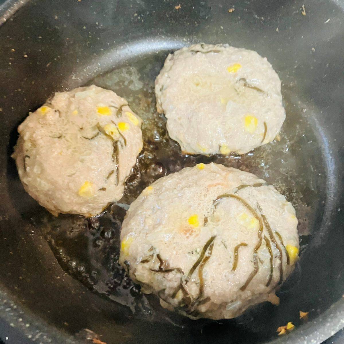 くらこん公式の「塩こんぶハンバーグ」のレシピ