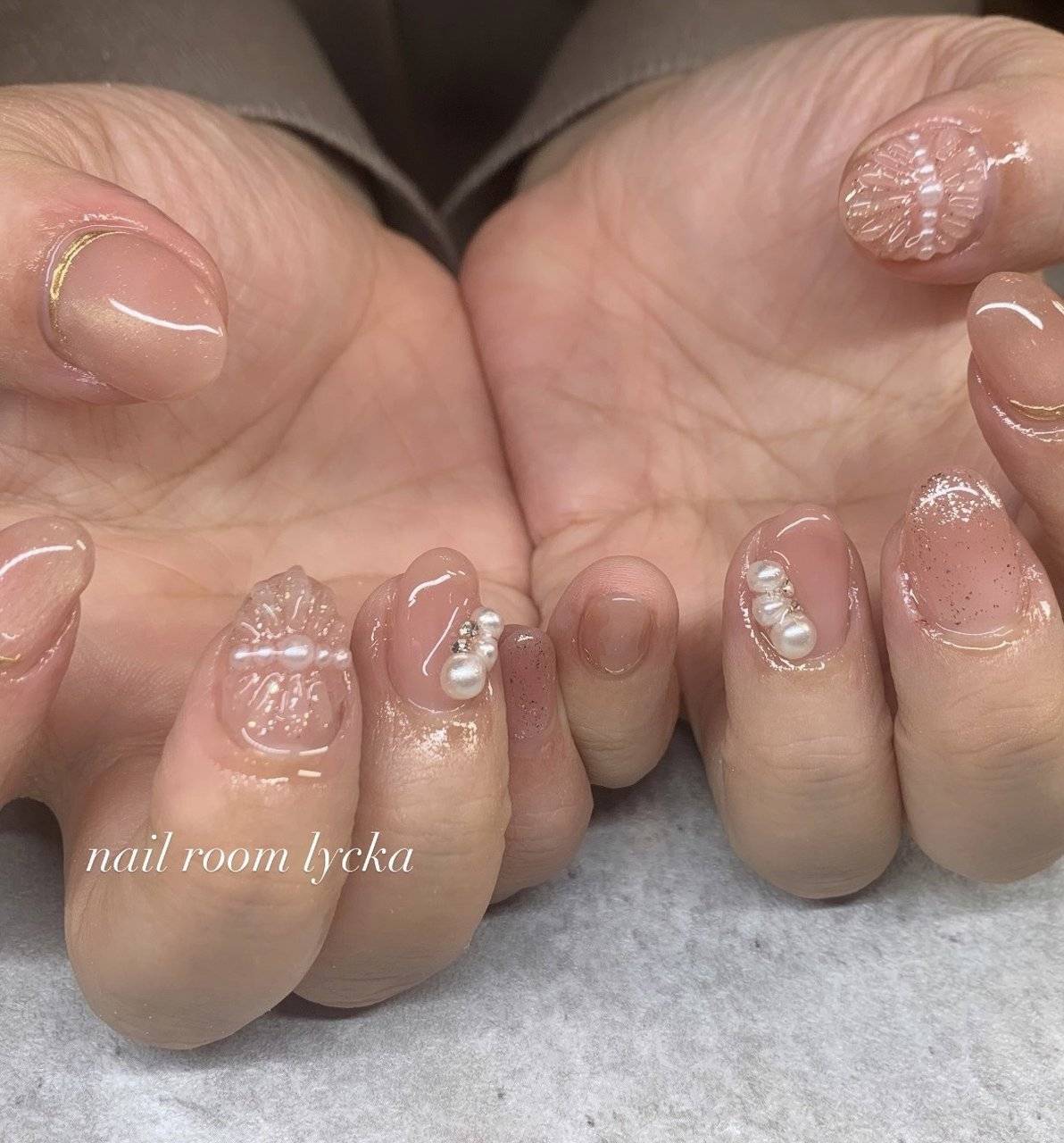 透け感ピンクネイル