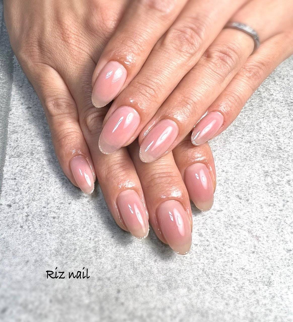 透け感ピンクネイル