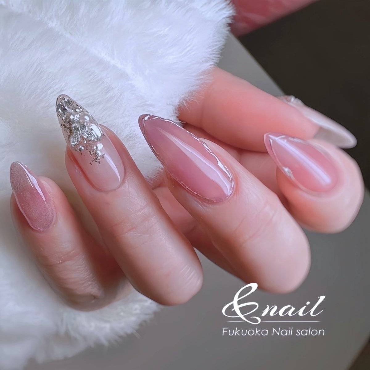 透け感ピンクネイル