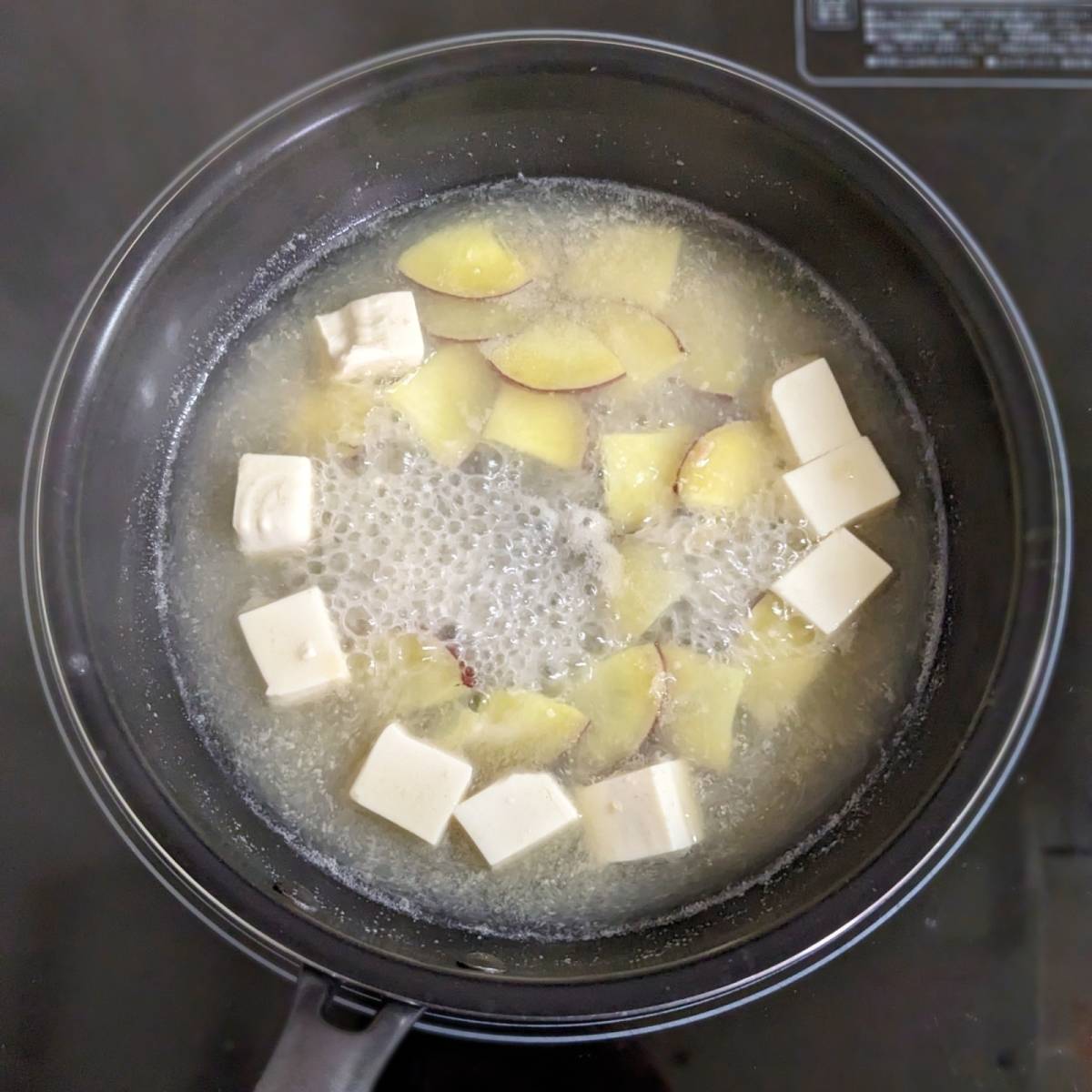 JAグループ公式の「さつまいもと豆腐の味噌汁」のレシピ