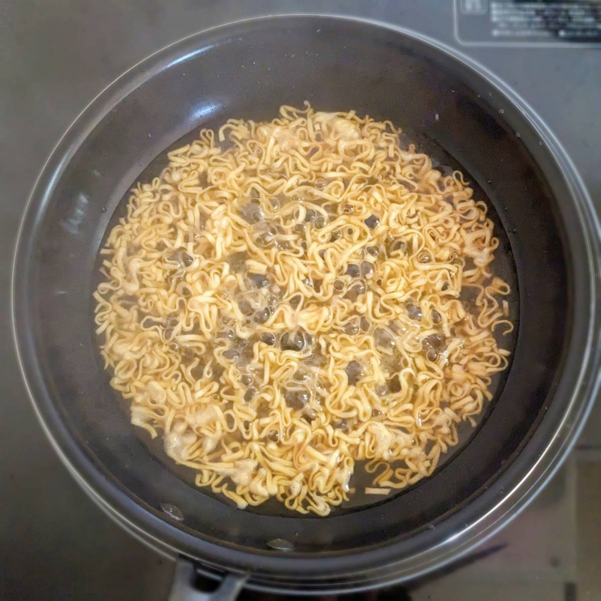 チキンラーメン公式の「神速！お酢がさっぱりクセになる チキラー中華サラダ」のレシピ