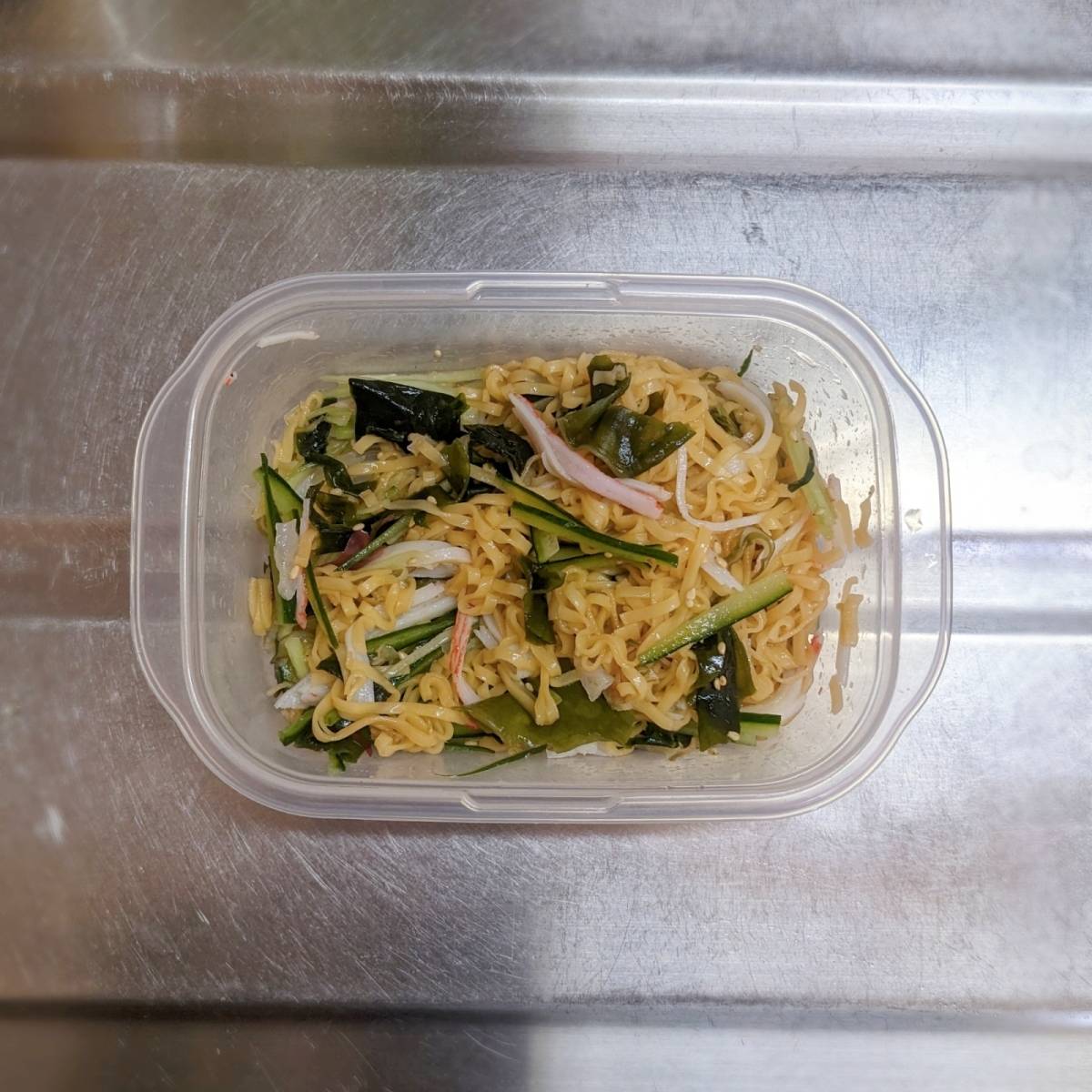 チキンラーメン公式の「神速！お酢がさっぱりクセになる チキラー中華サラダ」のレシピ