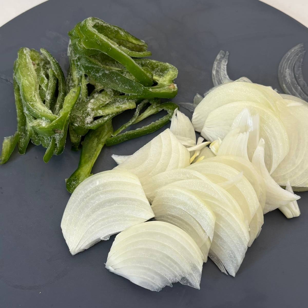 JAグループ公式の「❤玉葱と花小エビとピーマンのとりあえず❤」のレシピ