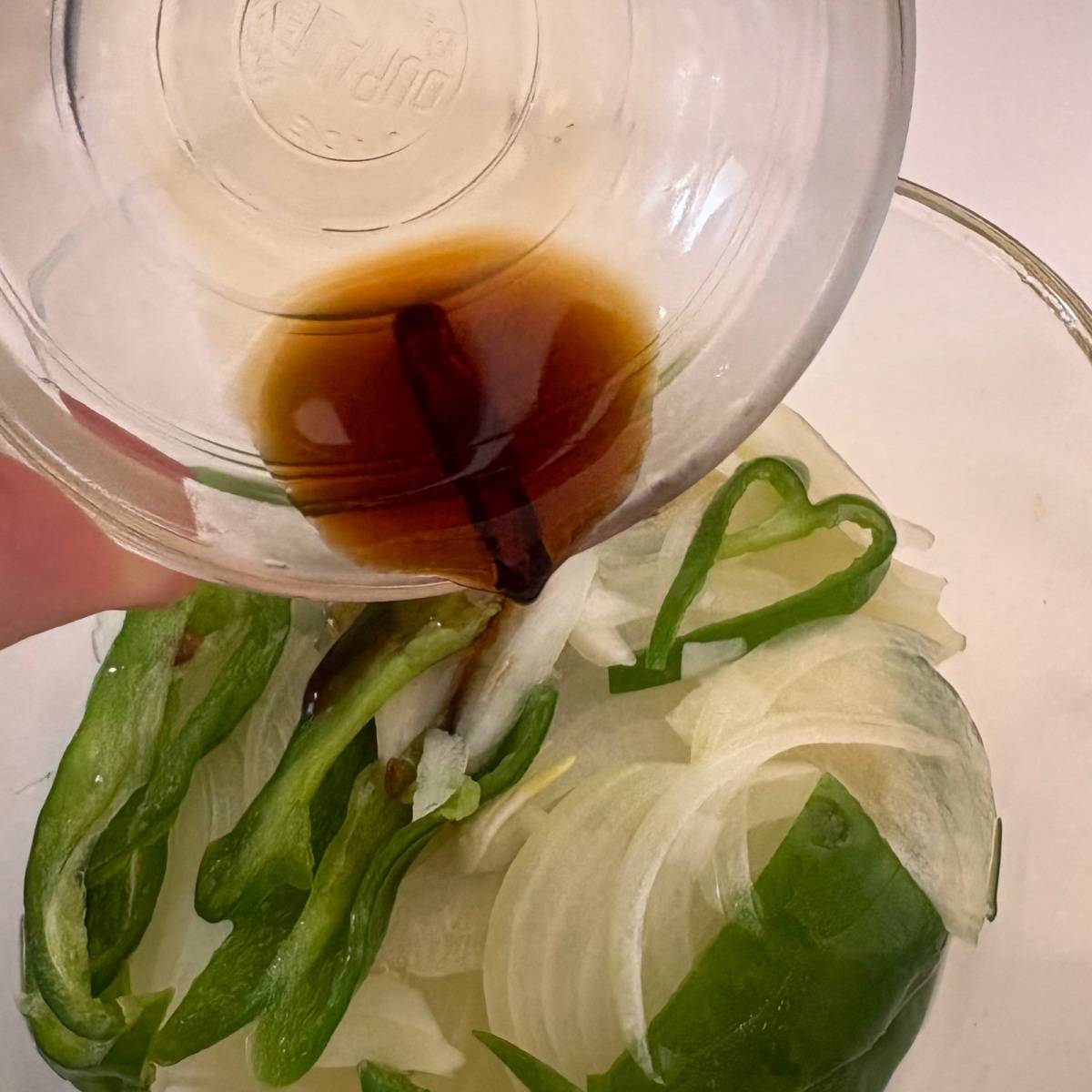 JAグループ公式の「❤玉葱と花小エビとピーマンのとりあえず❤」のレシピ