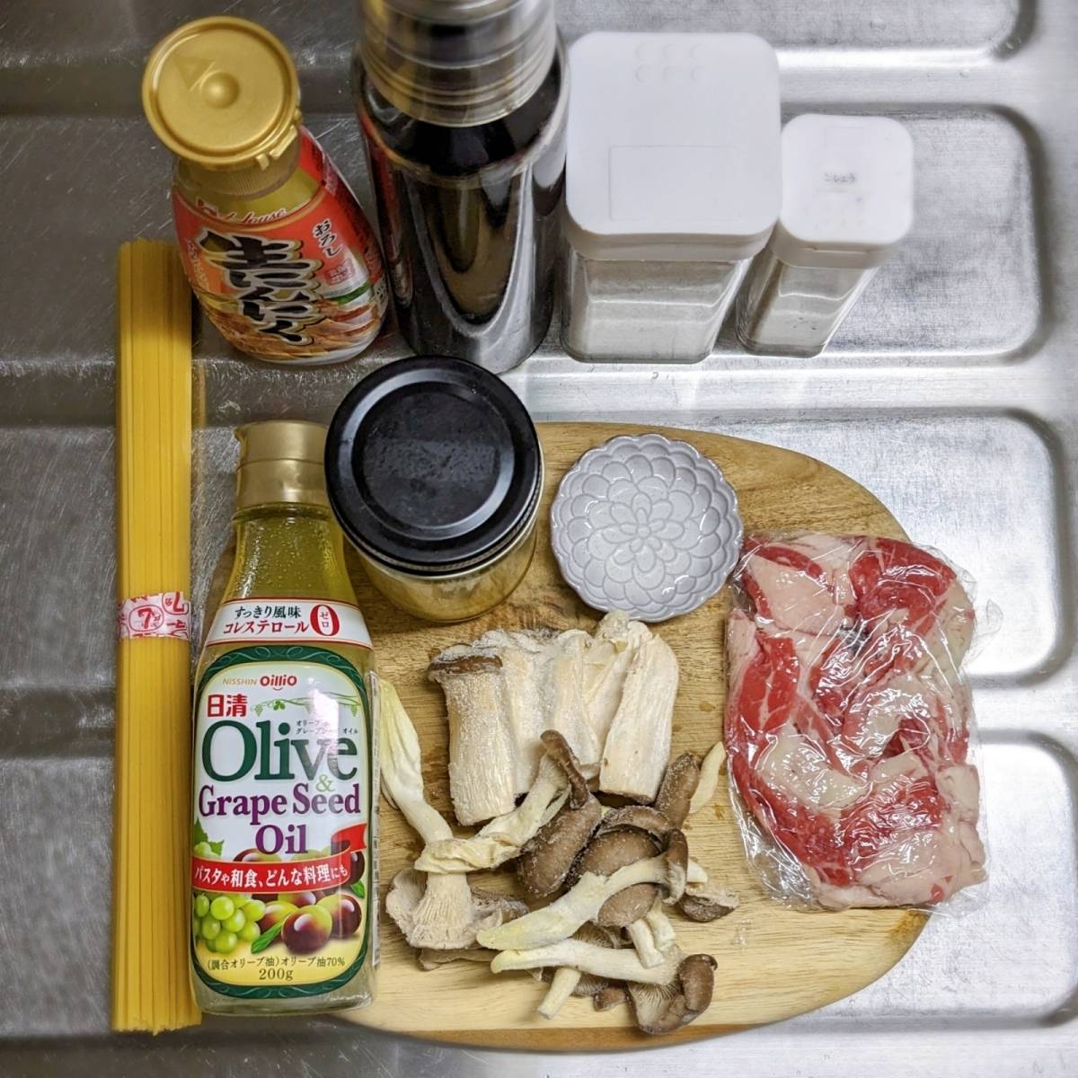 マ・マー公式の「しめじと牛肉の和風スパゲティ」のレシピ