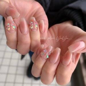 【2026年晩冬】春の気配を感じさせる。最新コーラルピンクネイル5選