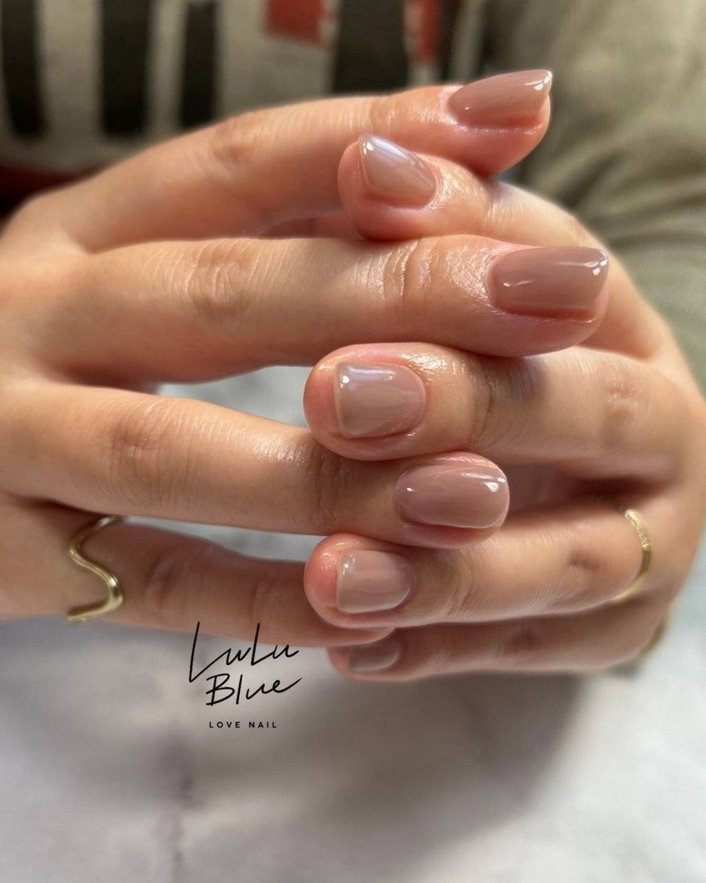 くすみベージュネイル