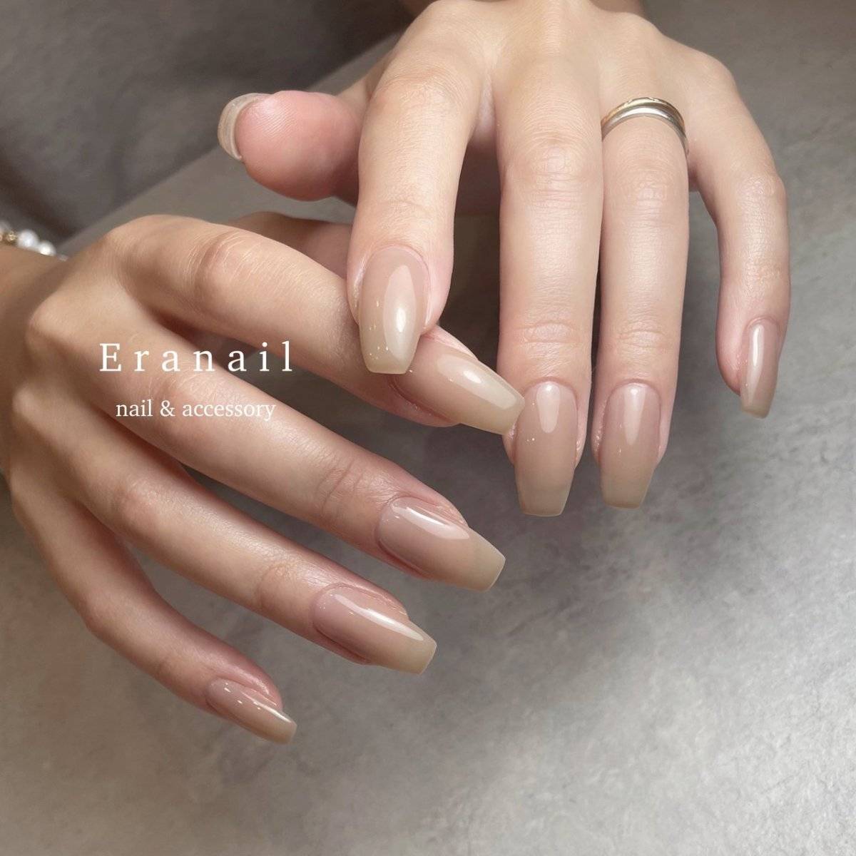 くすみベージュネイル