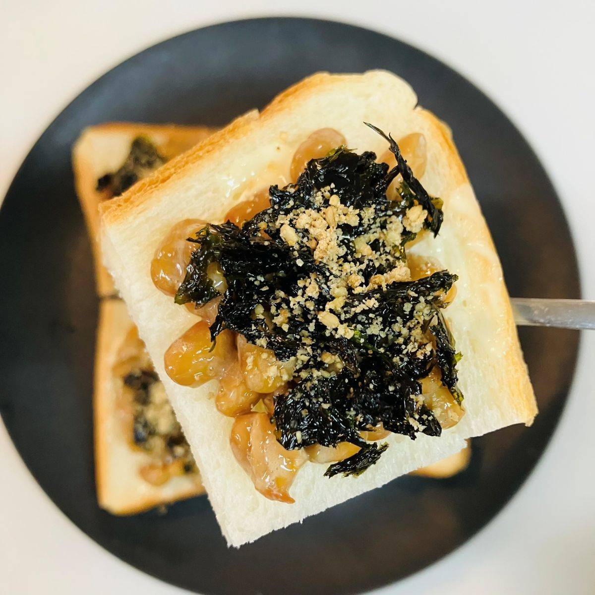 タカノフーズ公式の「韓国海苔ごま納豆パン」のレシピ