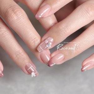 【2026年2月】春を感じる軽やかさ。最新ヌーディーピンクネイル5選