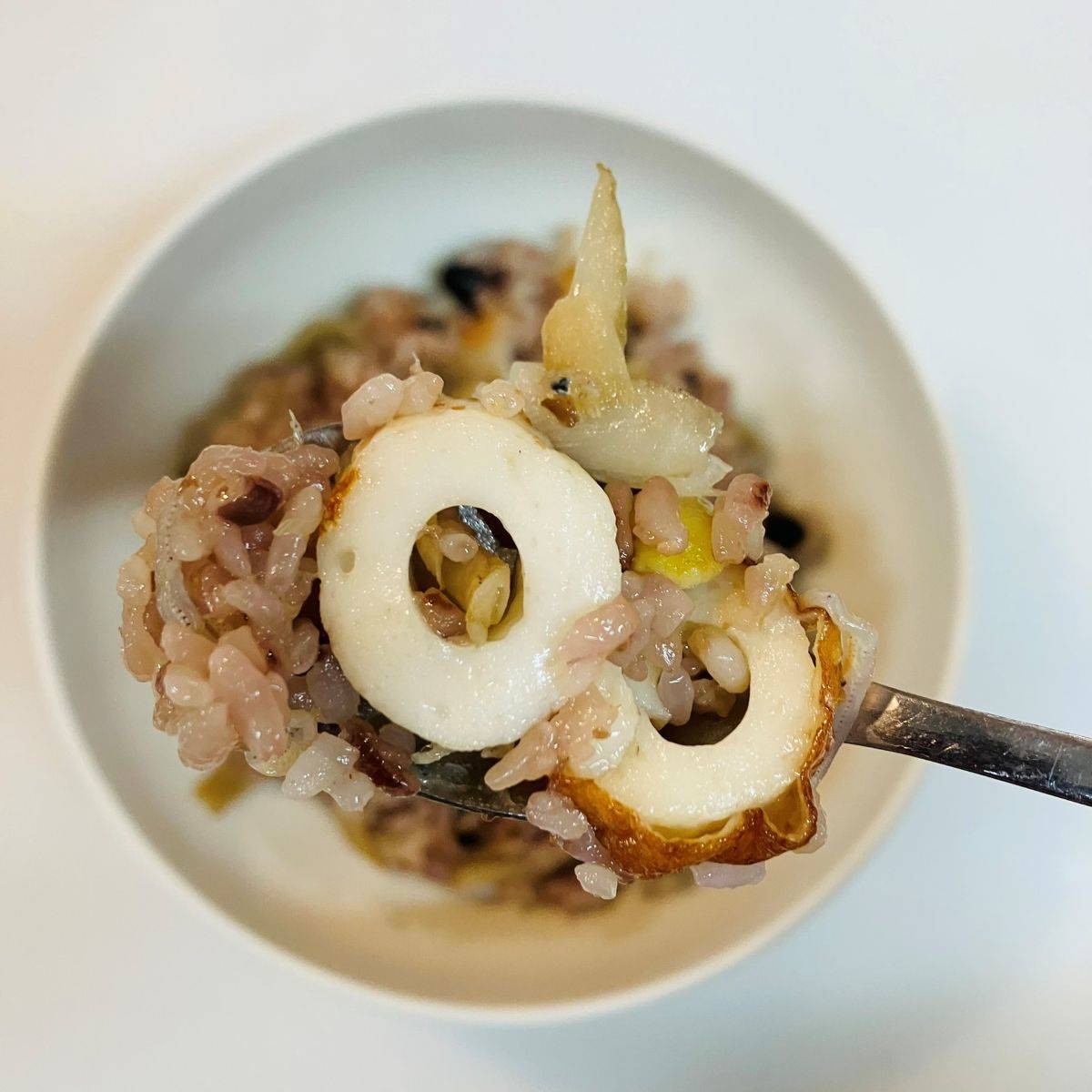 ニッスイ公式の「活ちくわと新ごぼう・桜えびの和風炒飯」のレシピ