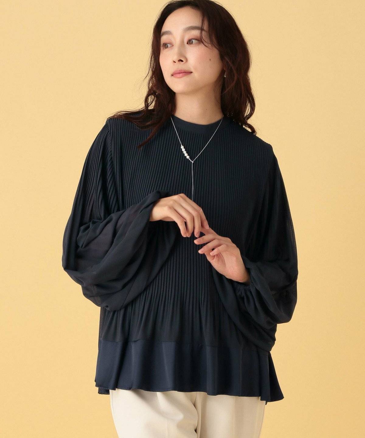 プリーツブラウス