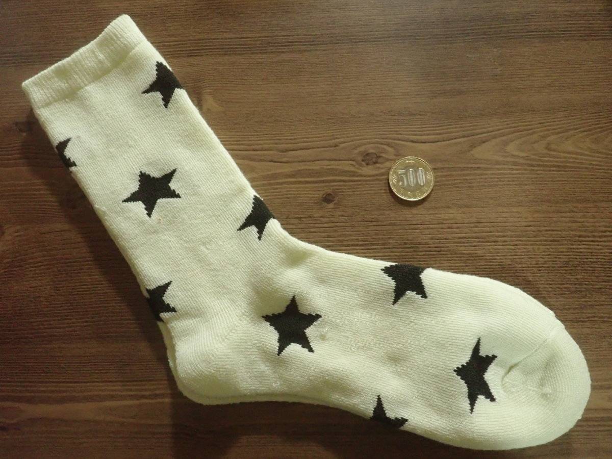 ダイソーのパイルソックス(レディース、星柄)