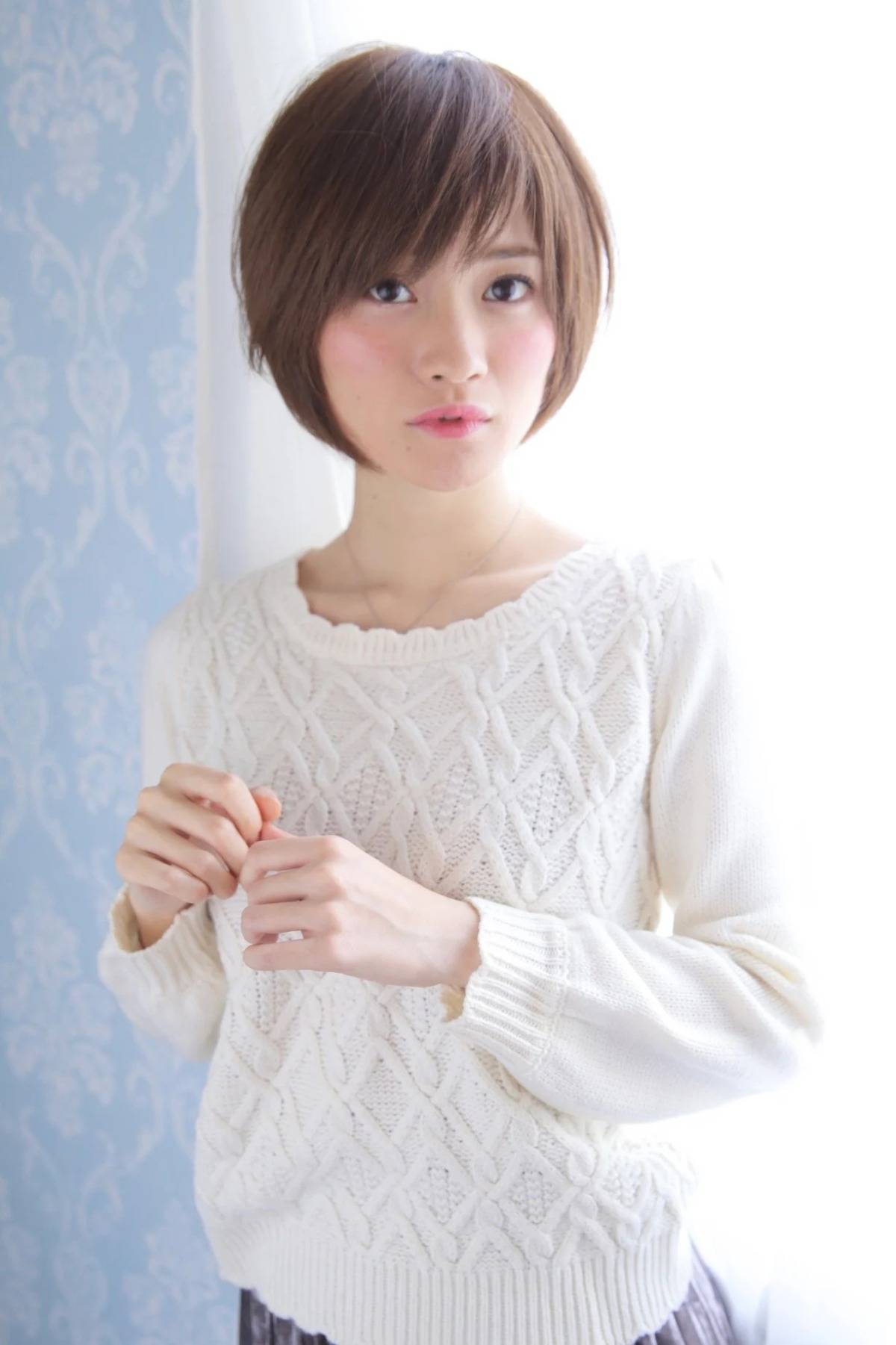 シンプルストレートショート