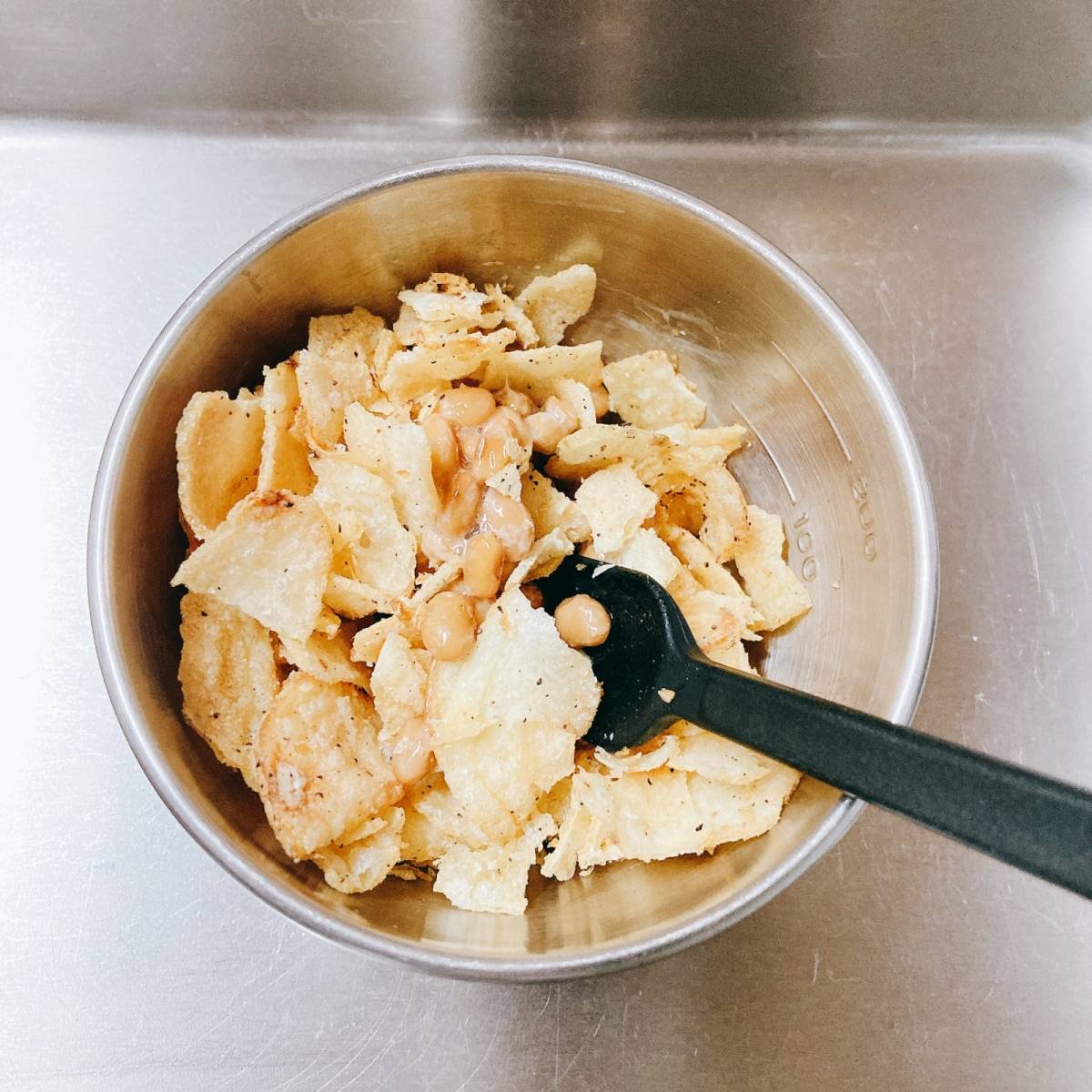 タカノフーズ公式の「砕きせんべい納豆」のレシピ