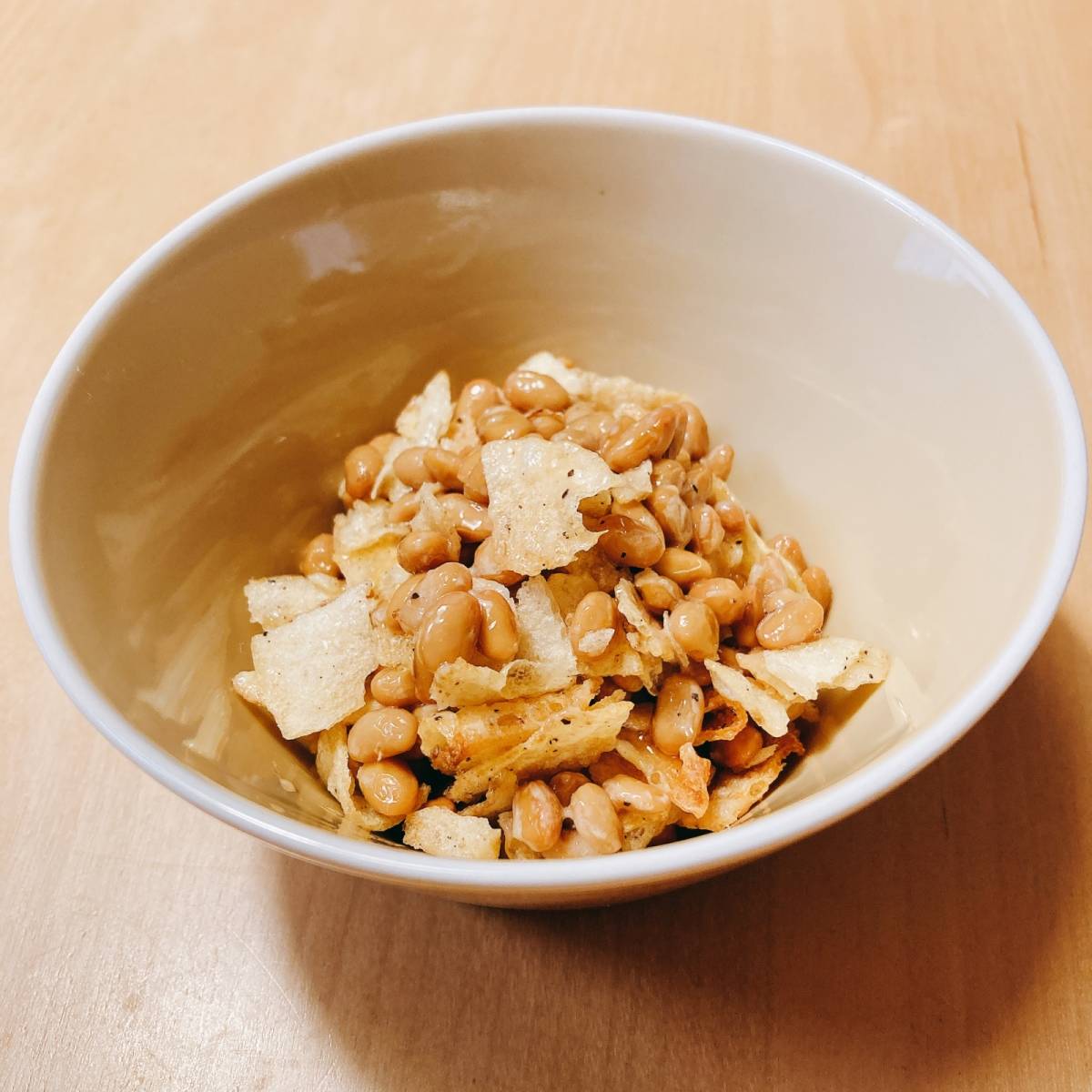 タカノフーズ公式の「砕きせんべい納豆」のレシピ