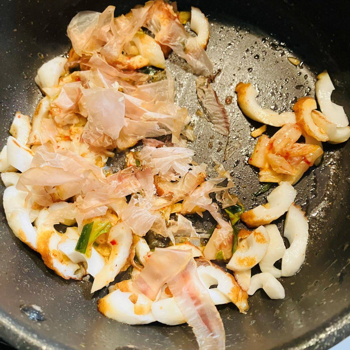 ヤマキ公式の「ちくわのキムチーズ炒め」のレシピ