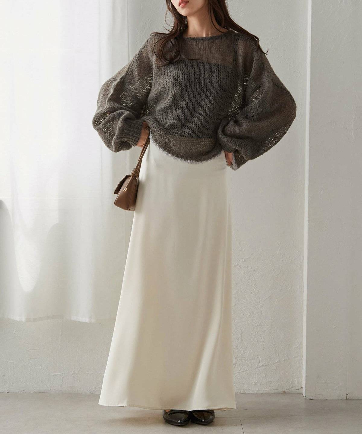 スカートコーデの女性