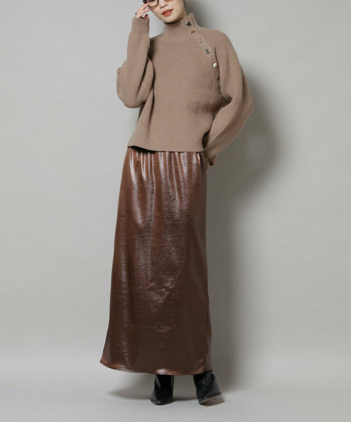 スカートコーデの女性