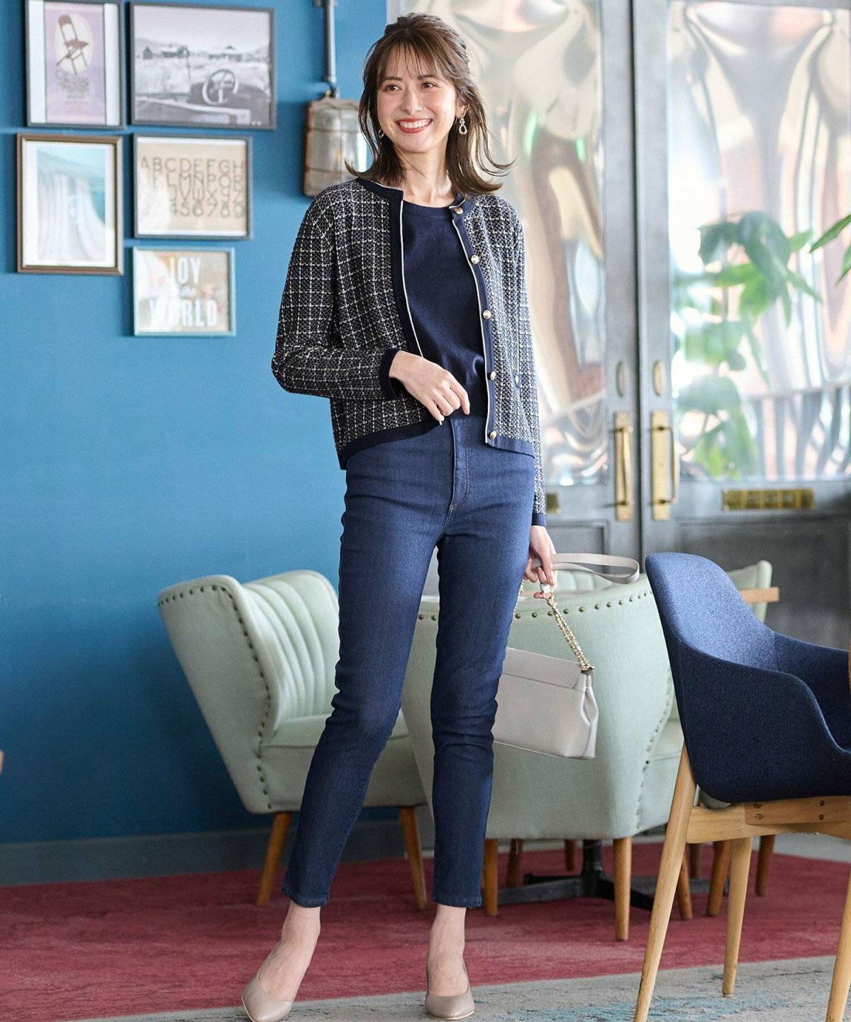 春コーデの女性