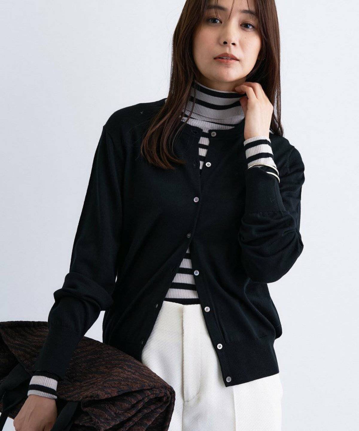 パンツコーデの女性