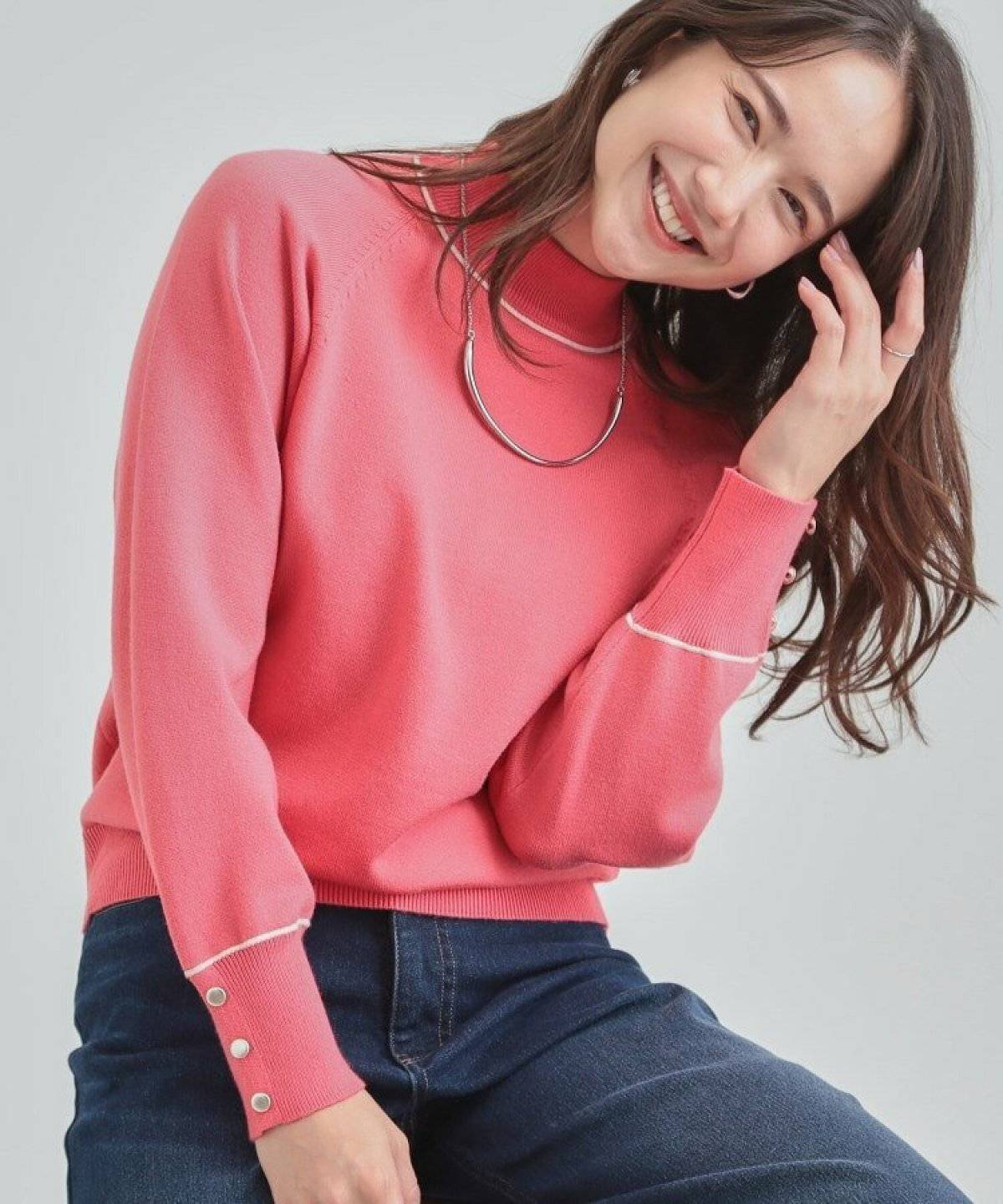 パンツコーデの女性