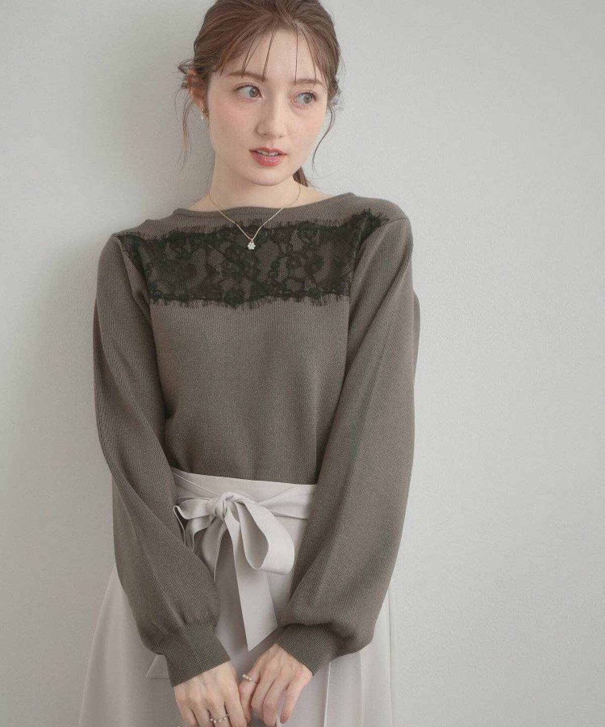 スカートコーデの女性