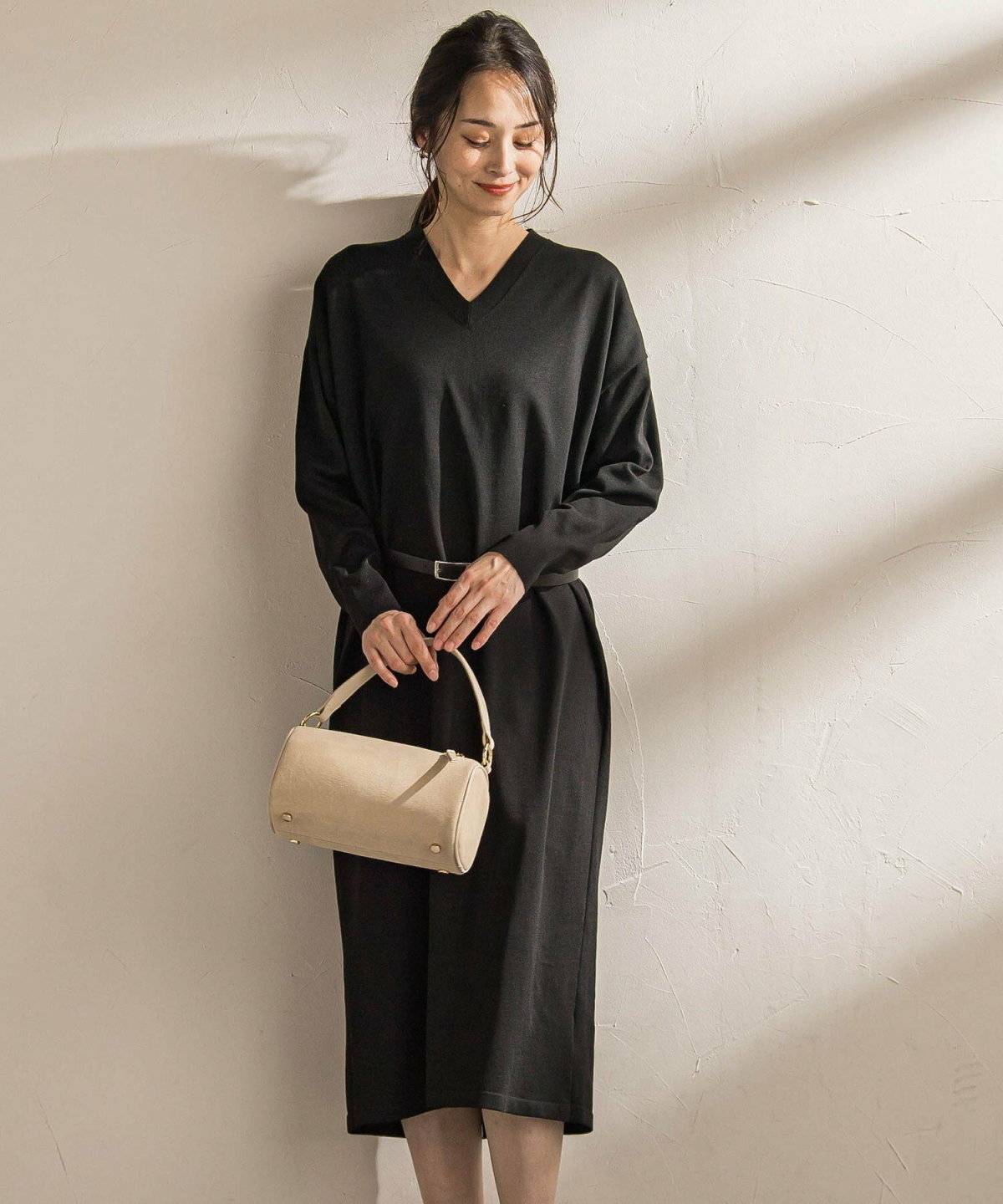 ワンピースコーデの女性