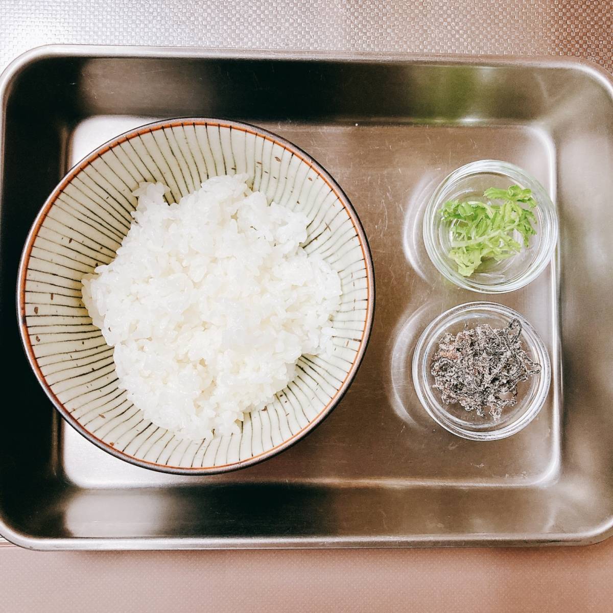 くらこん公式の「塩こんぶの青じそごはん」のレシピ