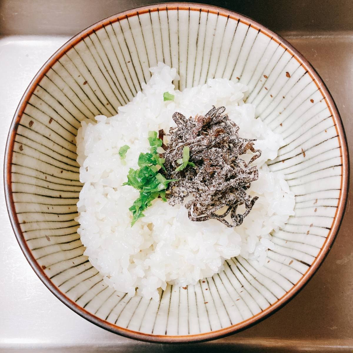 くらこん公式の「塩こんぶの青じそごはん」のレシピ