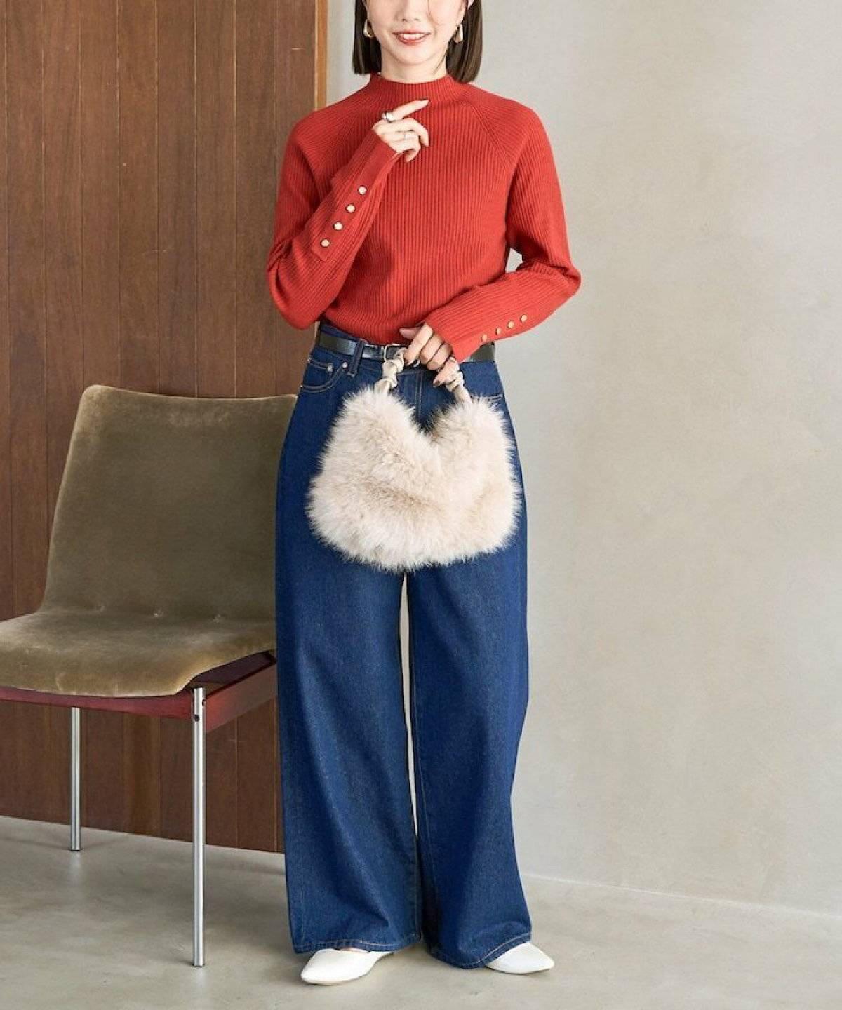 パンツコーデの女性